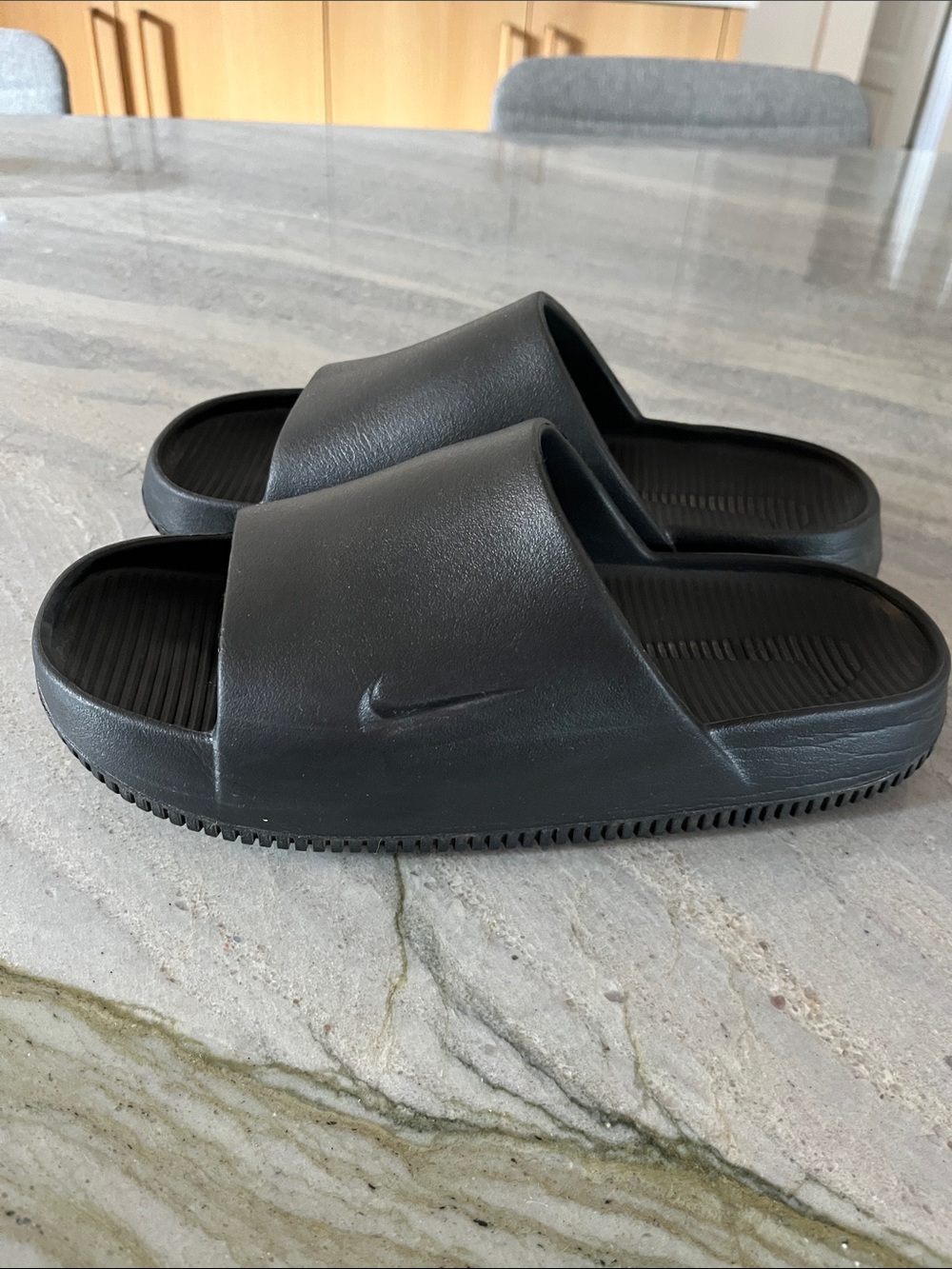 Nike calm slide 2.0 size 9